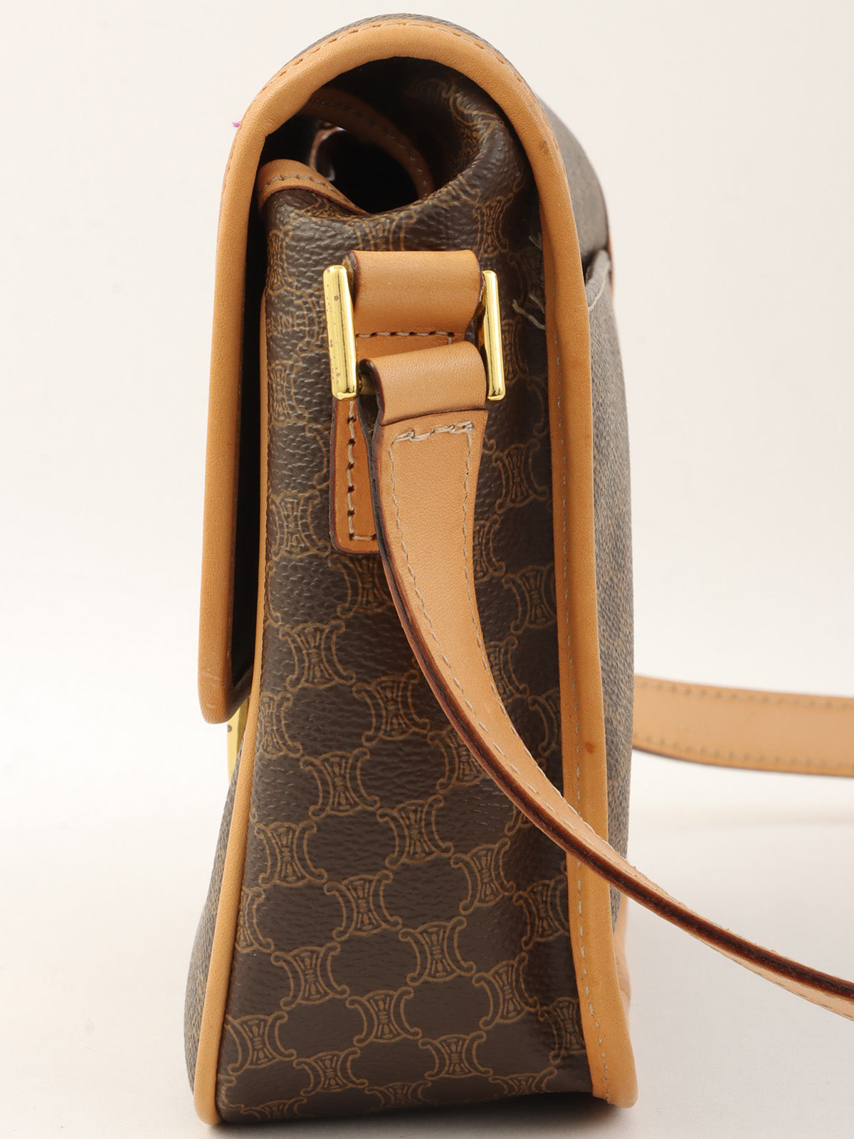 マカダムパターンロゴプレートショルダーバッグ ブラウン