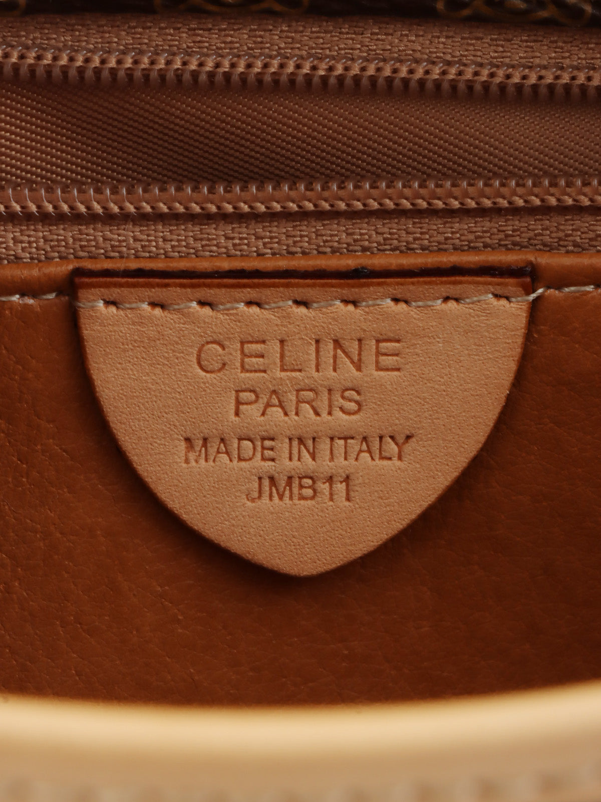 マカダムパターンロゴプレートショルダーバッグ ブラウン