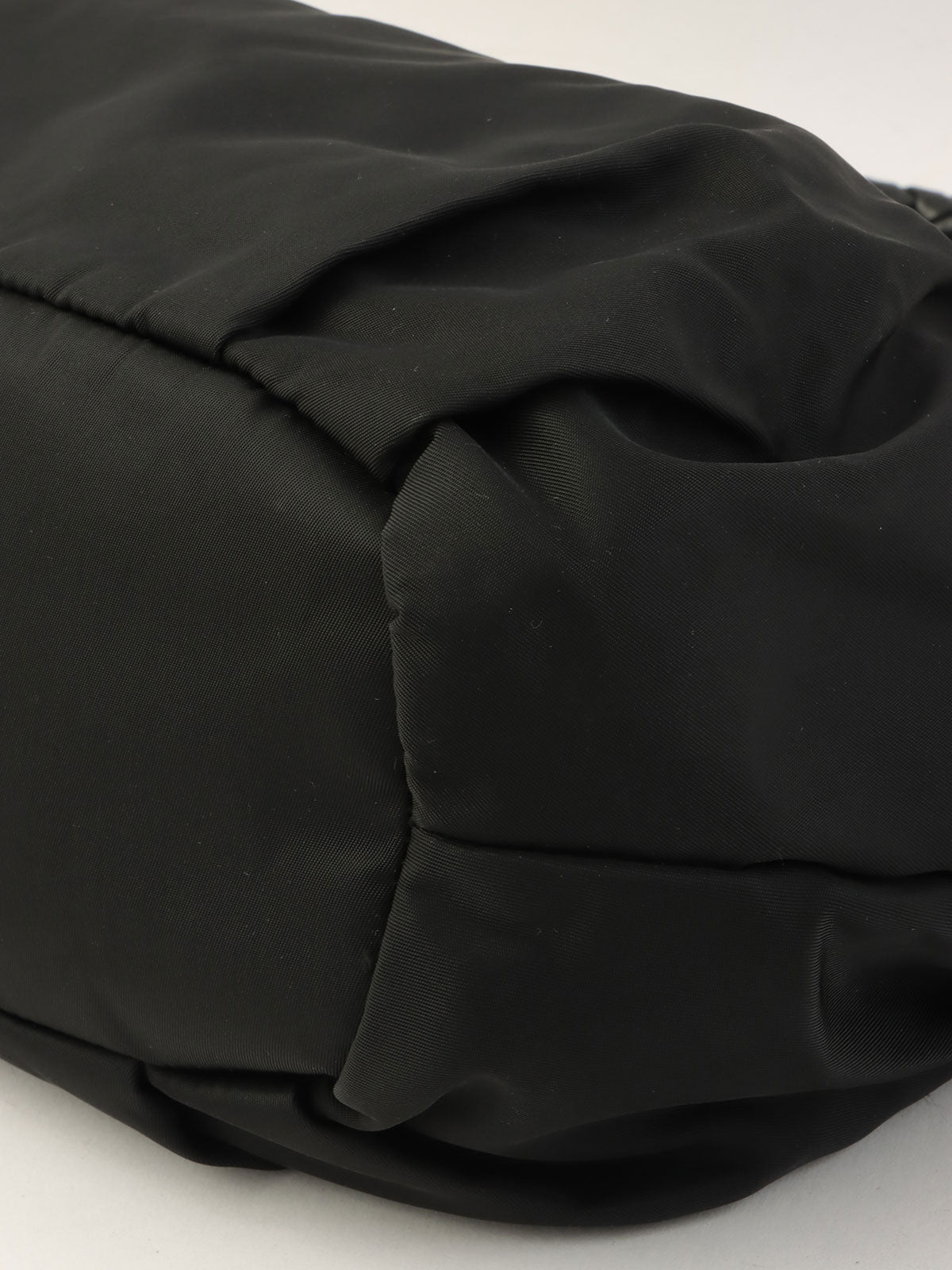 黑色尼龙Logo铭牌缎带手提包