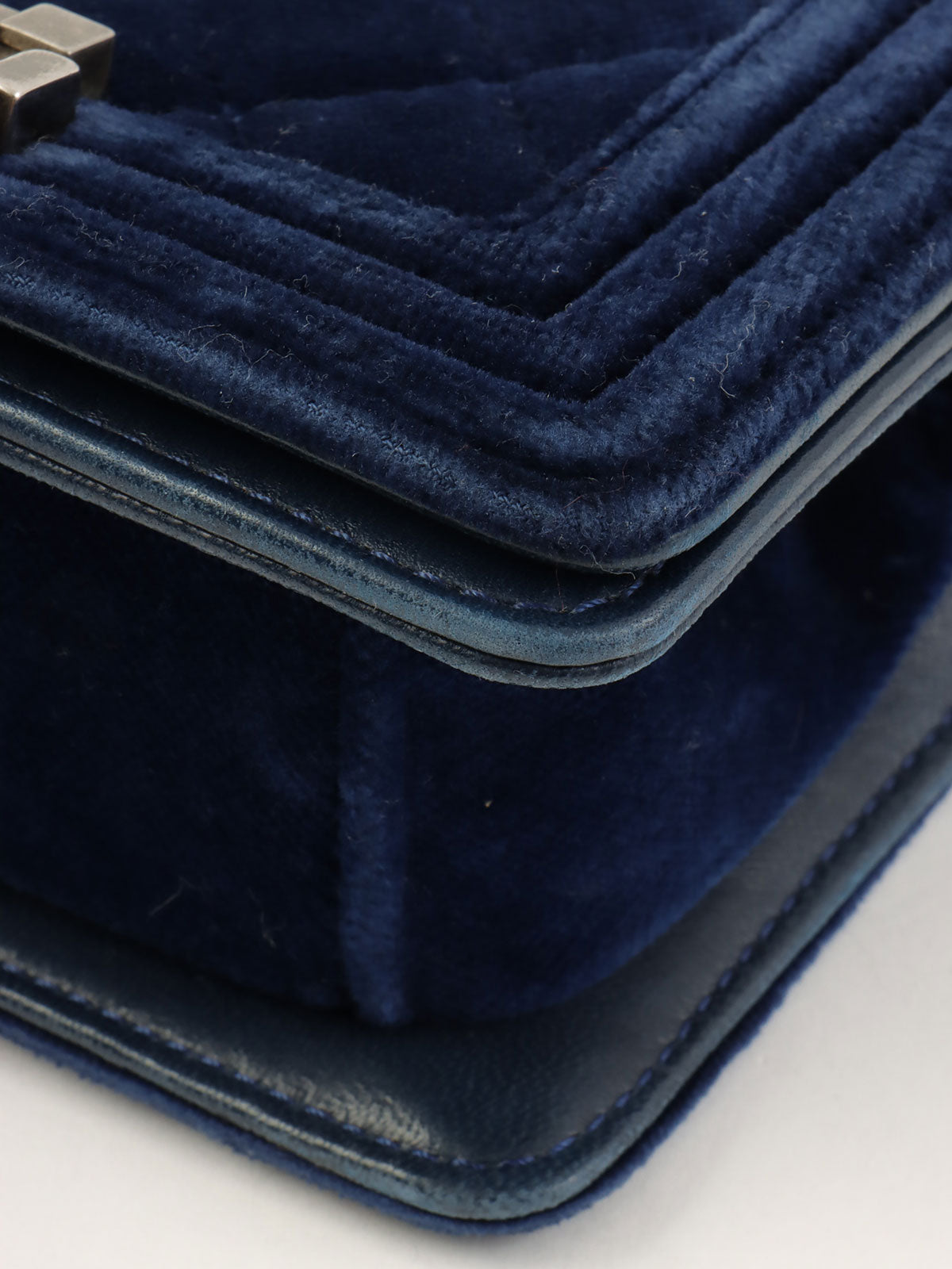 2013年頃製 ベルベットボーイシャネルチェーンショルダーバッグミニ ネイビー