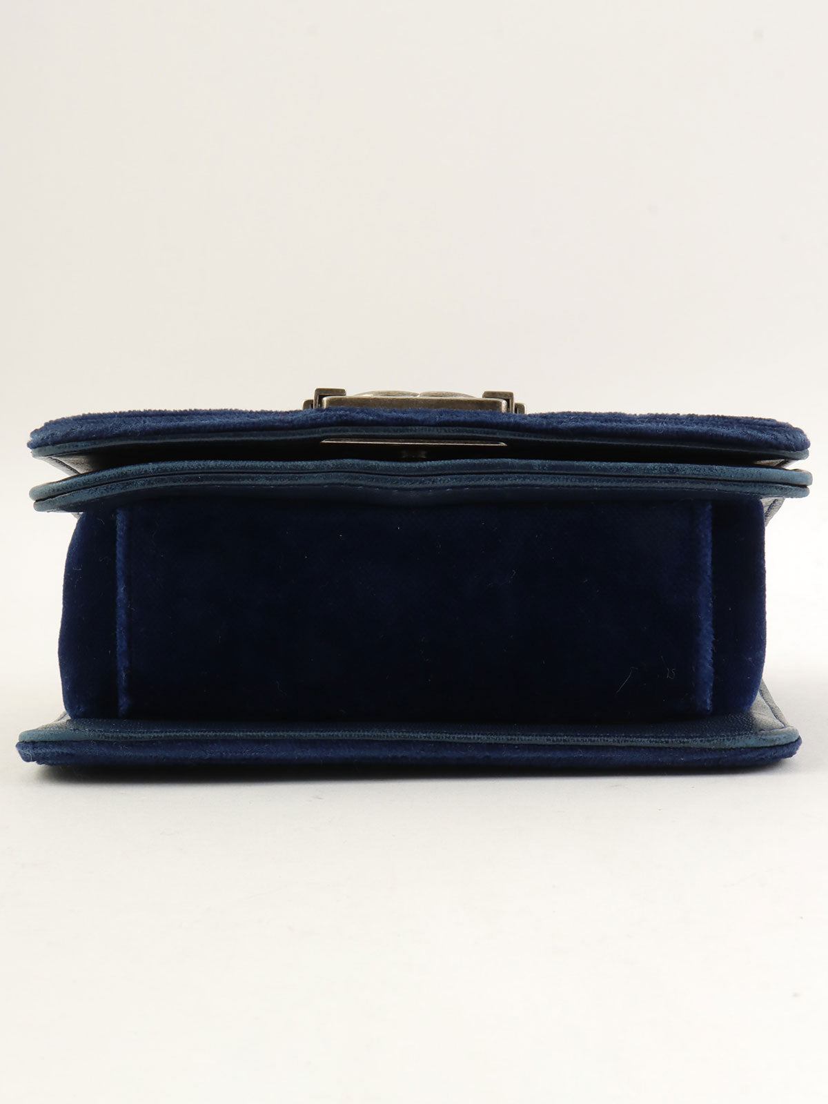 2013年頃製 ベルベットボーイシャネルチェーンショルダーバッグミニ ネイビー