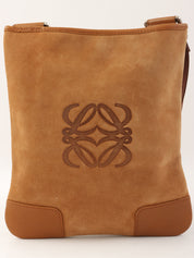 スエードアナグラムショルダーバッグ ブラウン