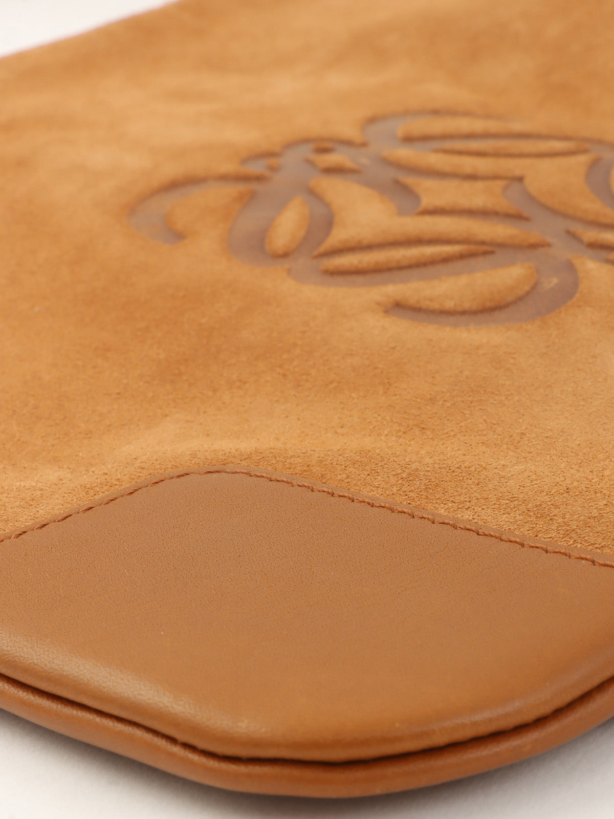 スエードアナグラムショルダーバッグ ブラウン