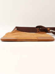 スエードアナグラムショルダーバッグ ブラウン