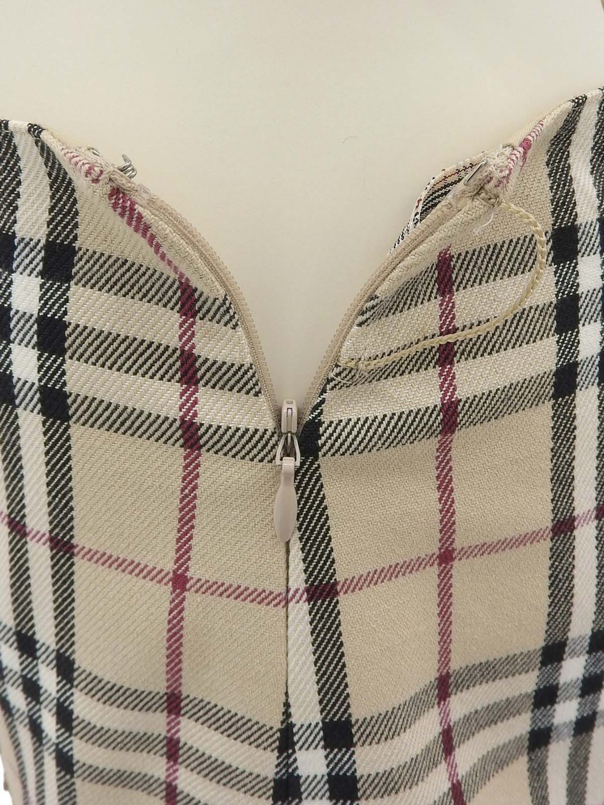 米色格纹喇叭裙