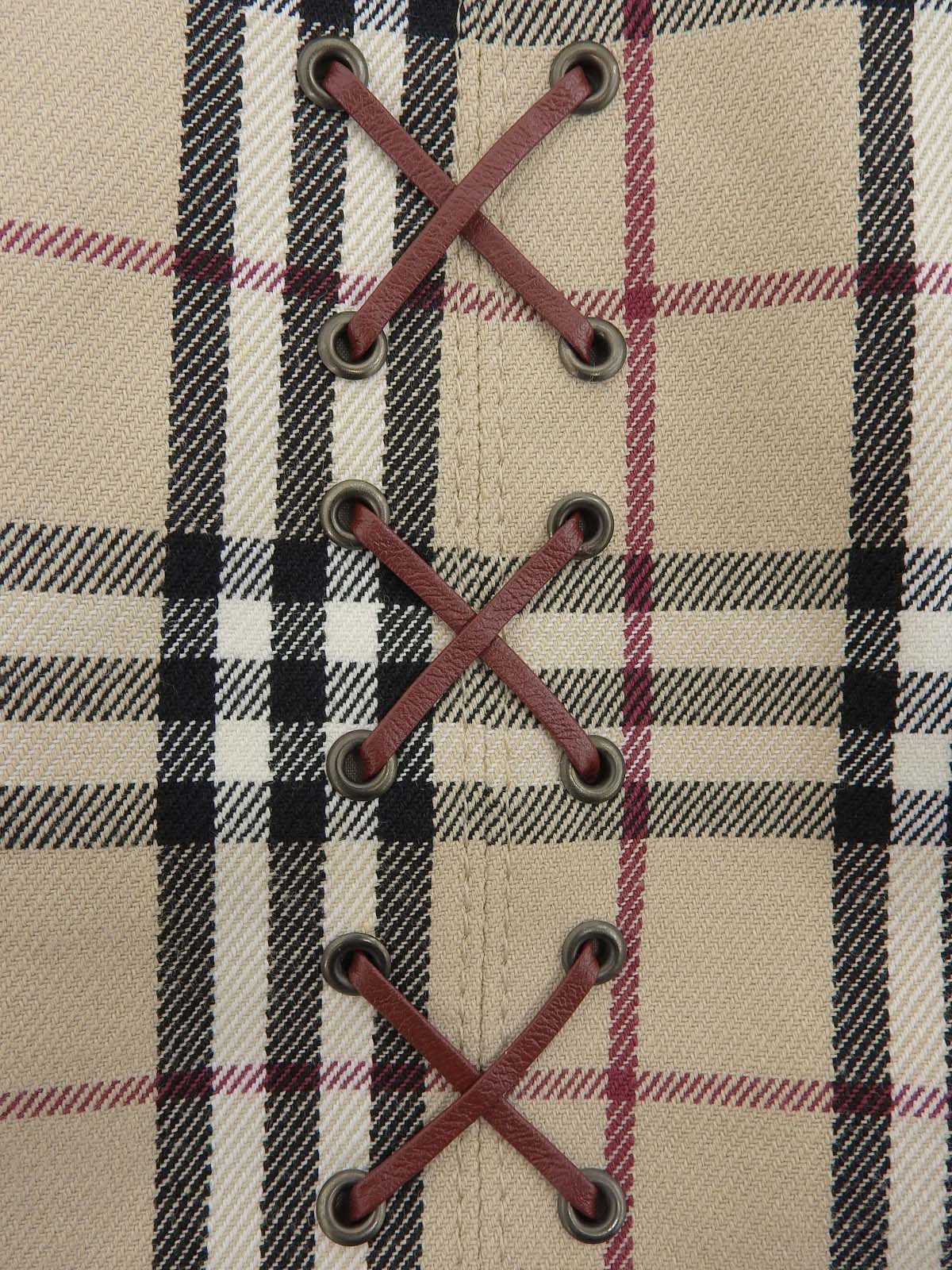 米色格纹喇叭裙