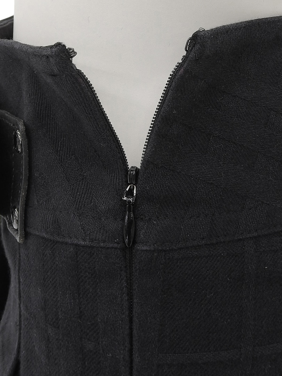 黑色格纹图案Logo搭扣褶裥迷你裙