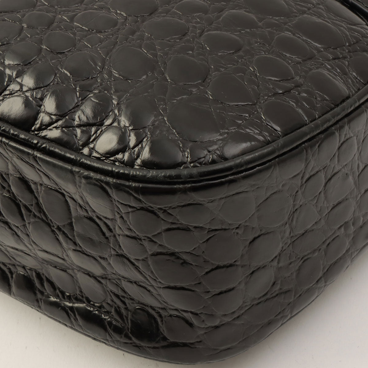 Croco-Embossed Vara Plate Shoulder Bag Black