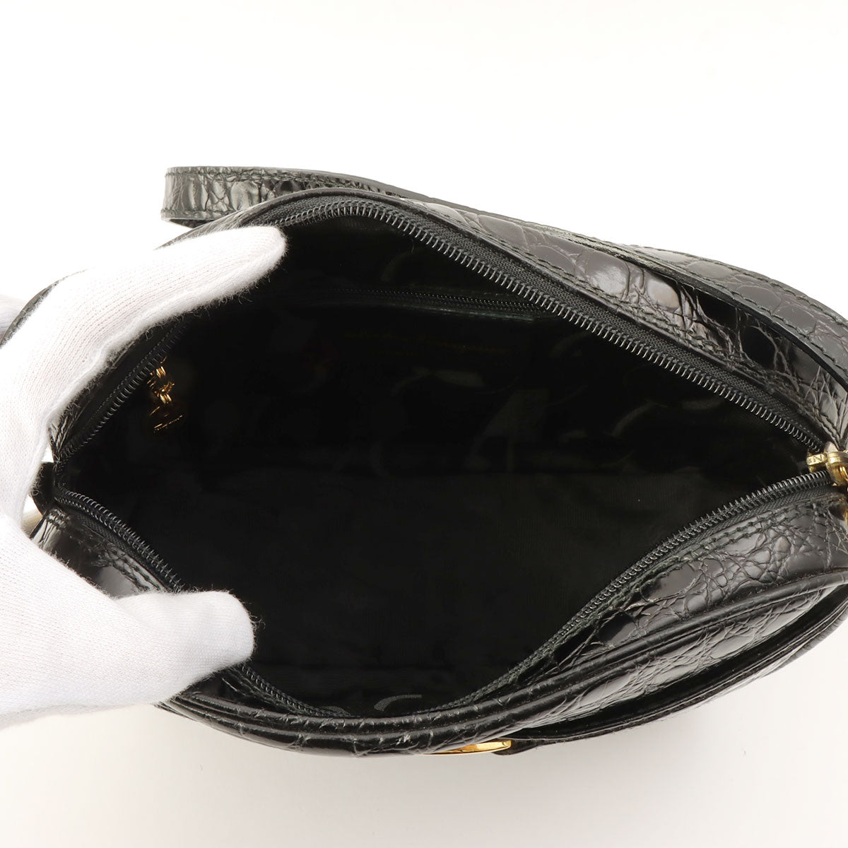 Croco-Embossed Vara Plate Shoulder Bag Black