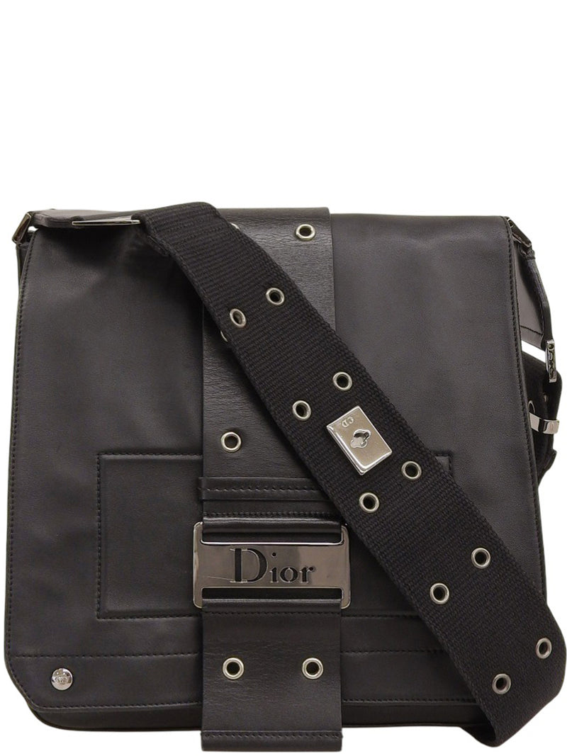 Street Chic Shoulder Bag in Black