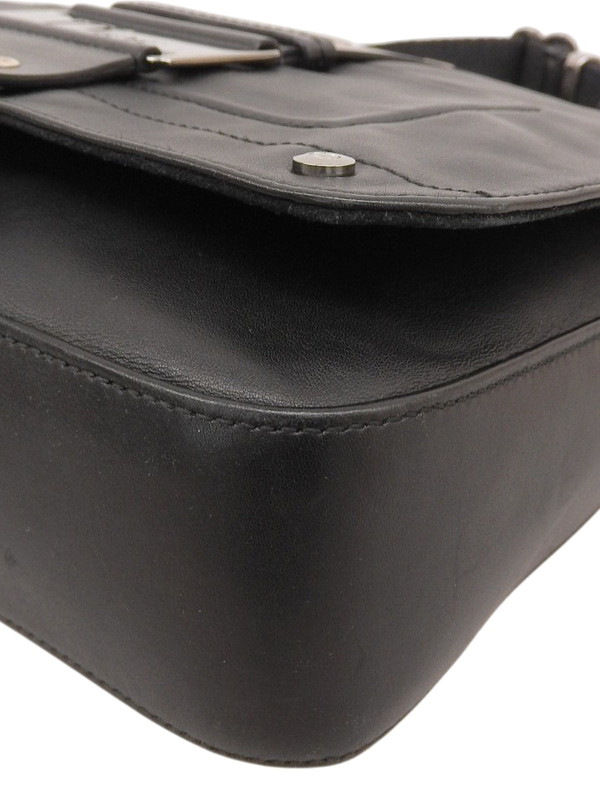 黑色街头时尚单肩包