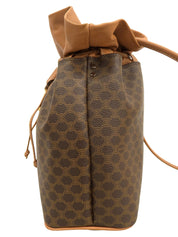 棕色碎石图案Logo吊牌抽绳单肩包