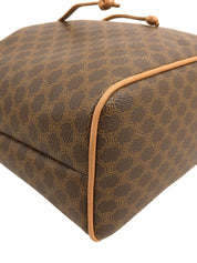 棕色碎石图案Logo吊牌抽绳单肩包