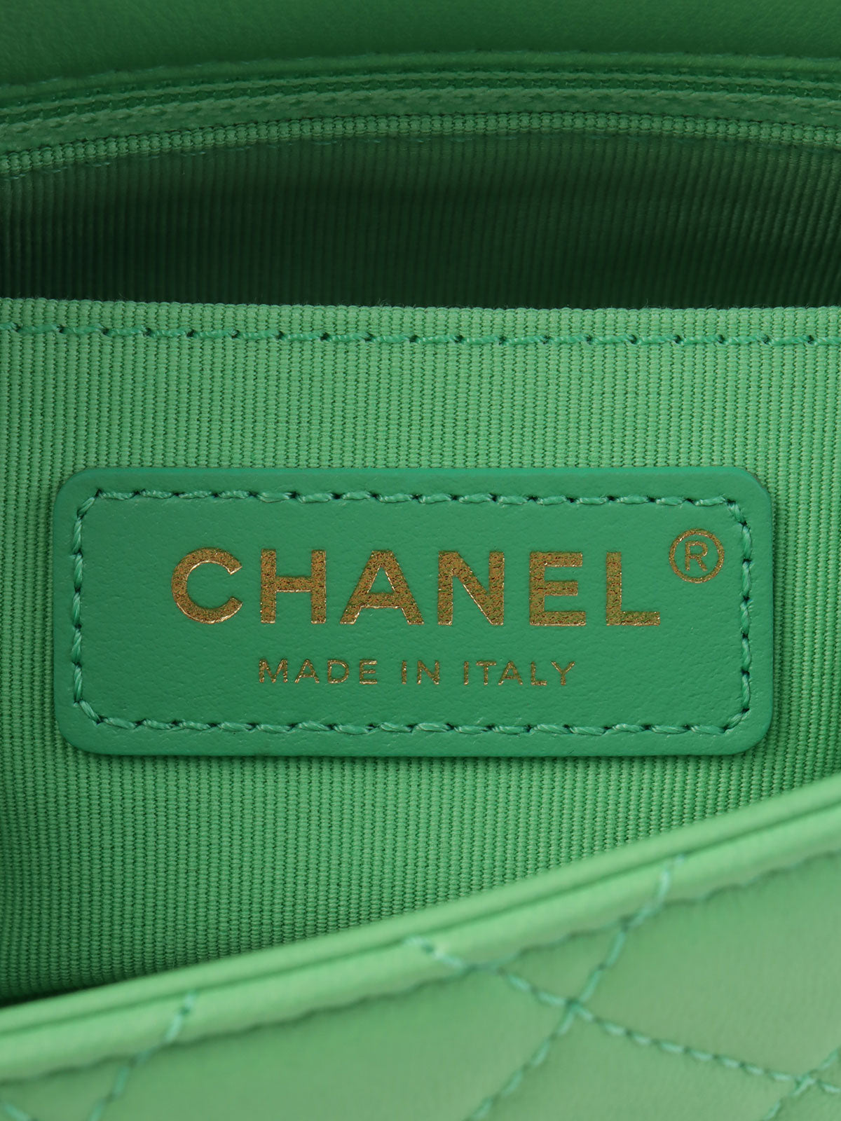 2021年頃製 カラーストーンチェーンクラシックフラップチェーンバッグミニ グリーン