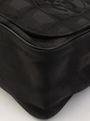 新款旅行系列单肩包，黑色，约产于 2005 年。