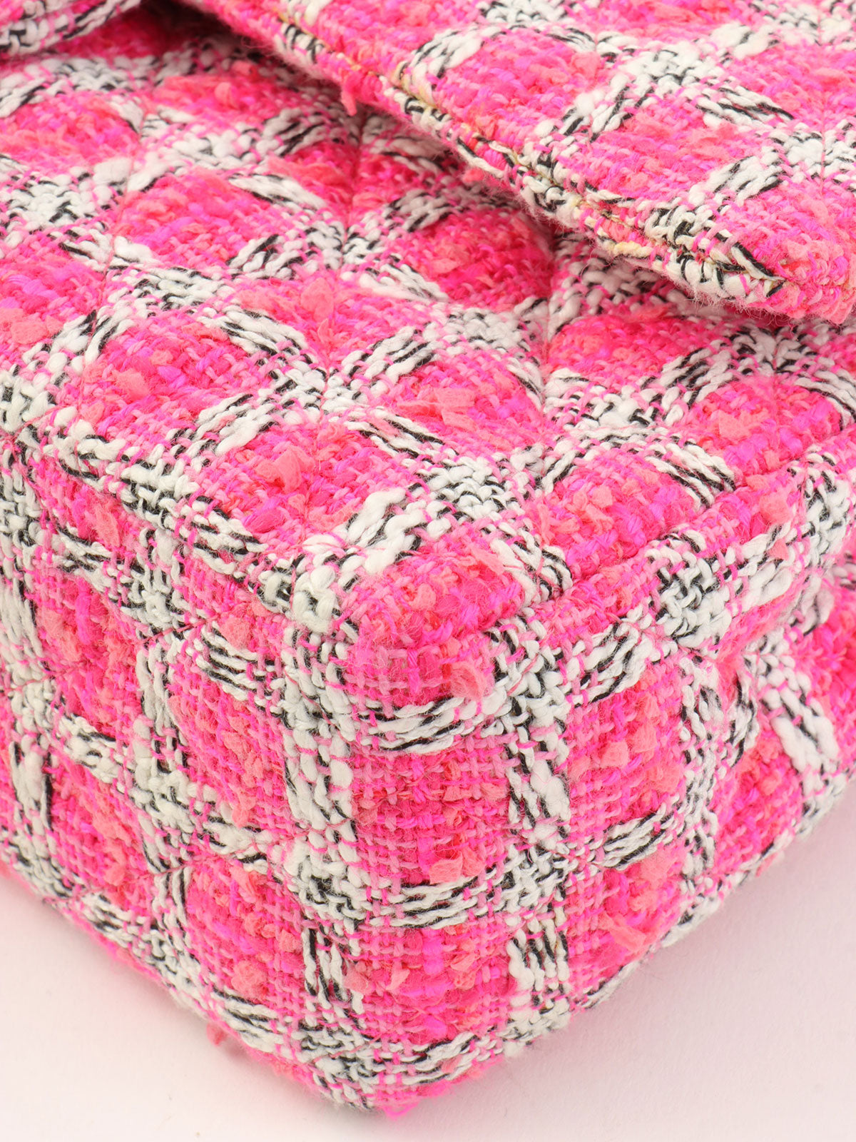 2014款粉色/白色斜纹软呢经典翻盖链条包，25号