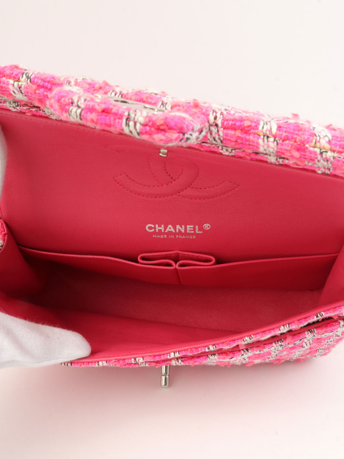 2014款粉色/白色斜纹软呢经典翻盖链条包，25号