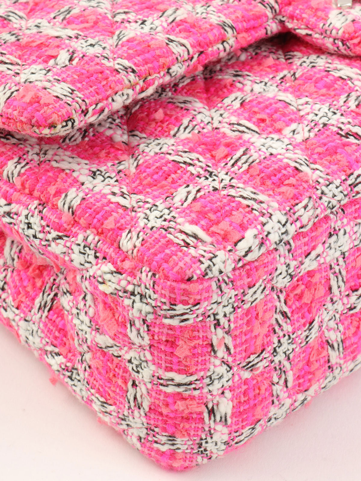 2014 Tweed Classic Flap Chain Bag 25 in Pink/White