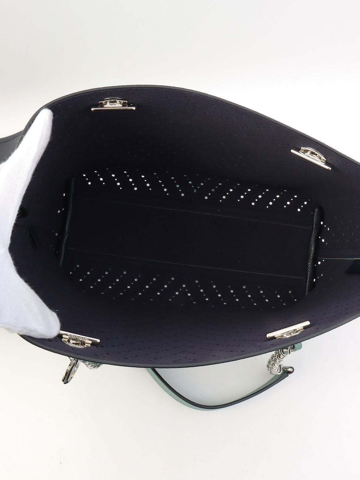 2016年頃製 パンチングキャビアスキントートバッグ ブルーグリーン