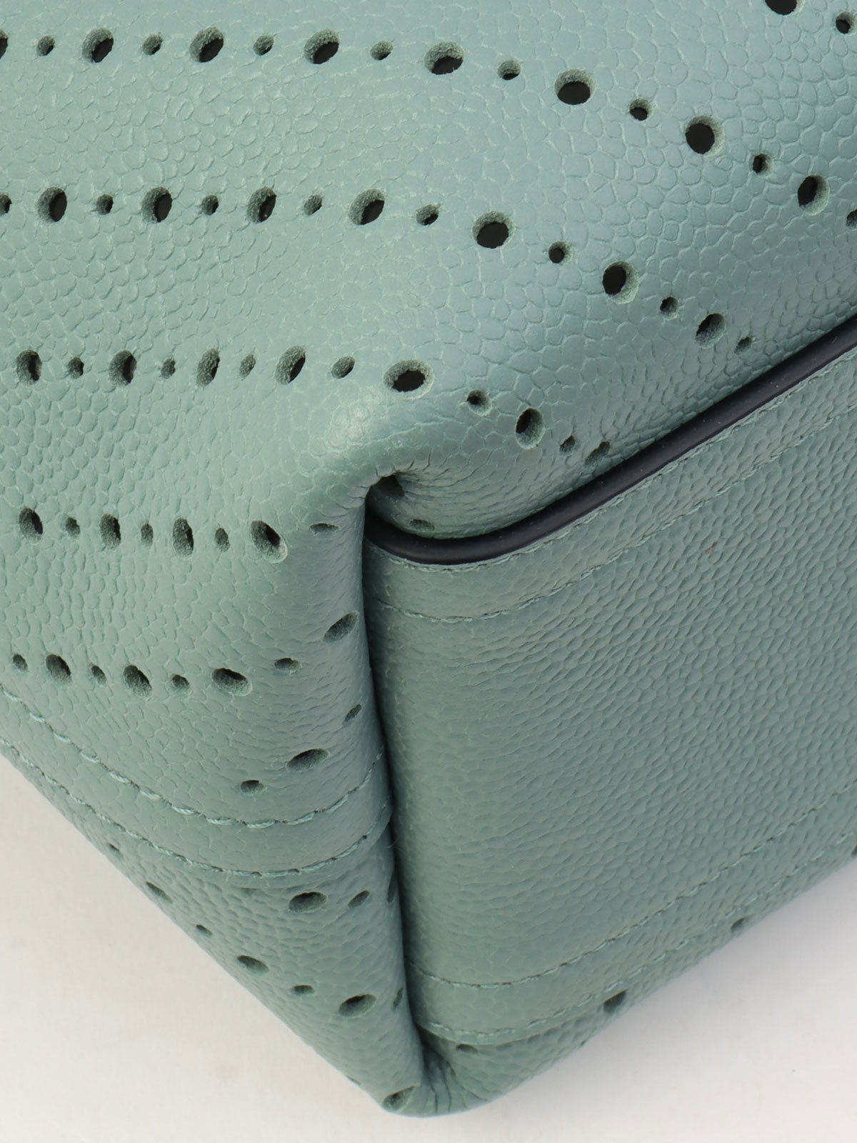 2016年頃製 パンチングキャビアスキントートバッグ ブルーグリーン