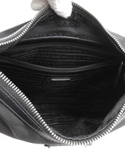 黑色尼龙logo铭牌单肩包