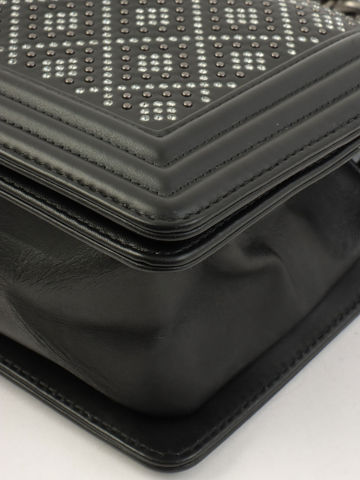 2020年頃製 スタッズラインストーンボーイシャネルチェーンショルダーバッグ ブラック