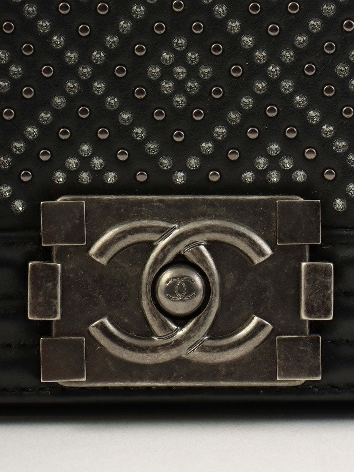 2020年頃製 スタッズラインストーンボーイシャネルチェーンショルダーバッグ ブラック