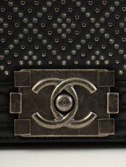 2020年頃製 スタッズラインストーンボーイシャネルチェーンショルダーバッグ ブラック