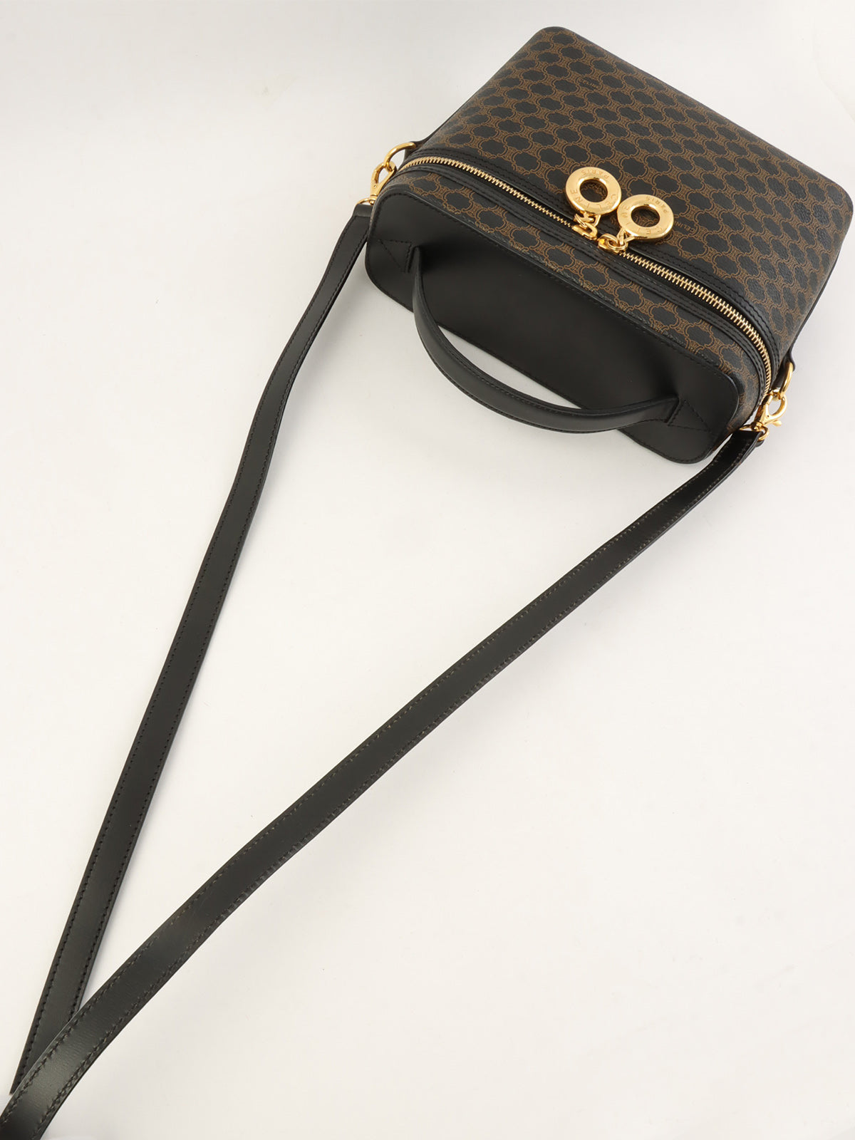 棕色/黑色 Macadam 图案圆形 Logo 两用化妆包