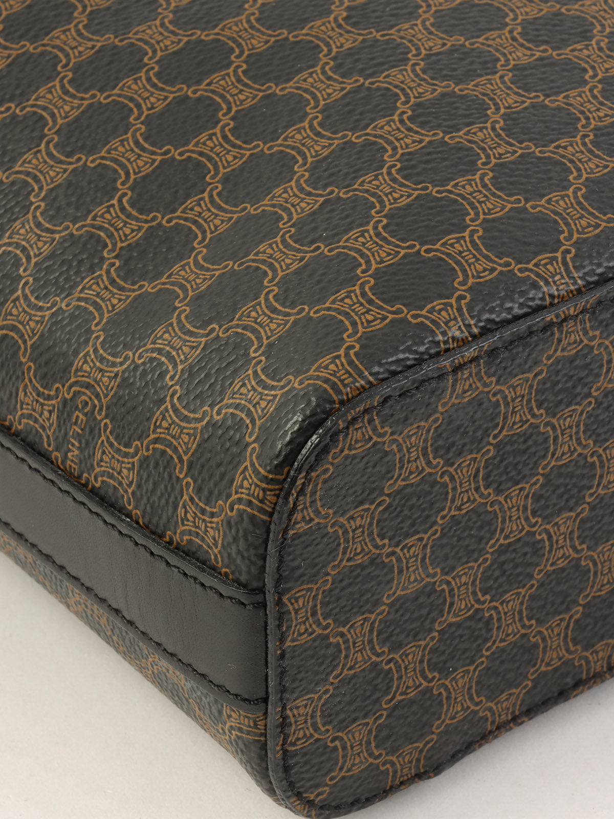 棕色/黑色 Macadam 图案圆形 Logo 两用化妆包