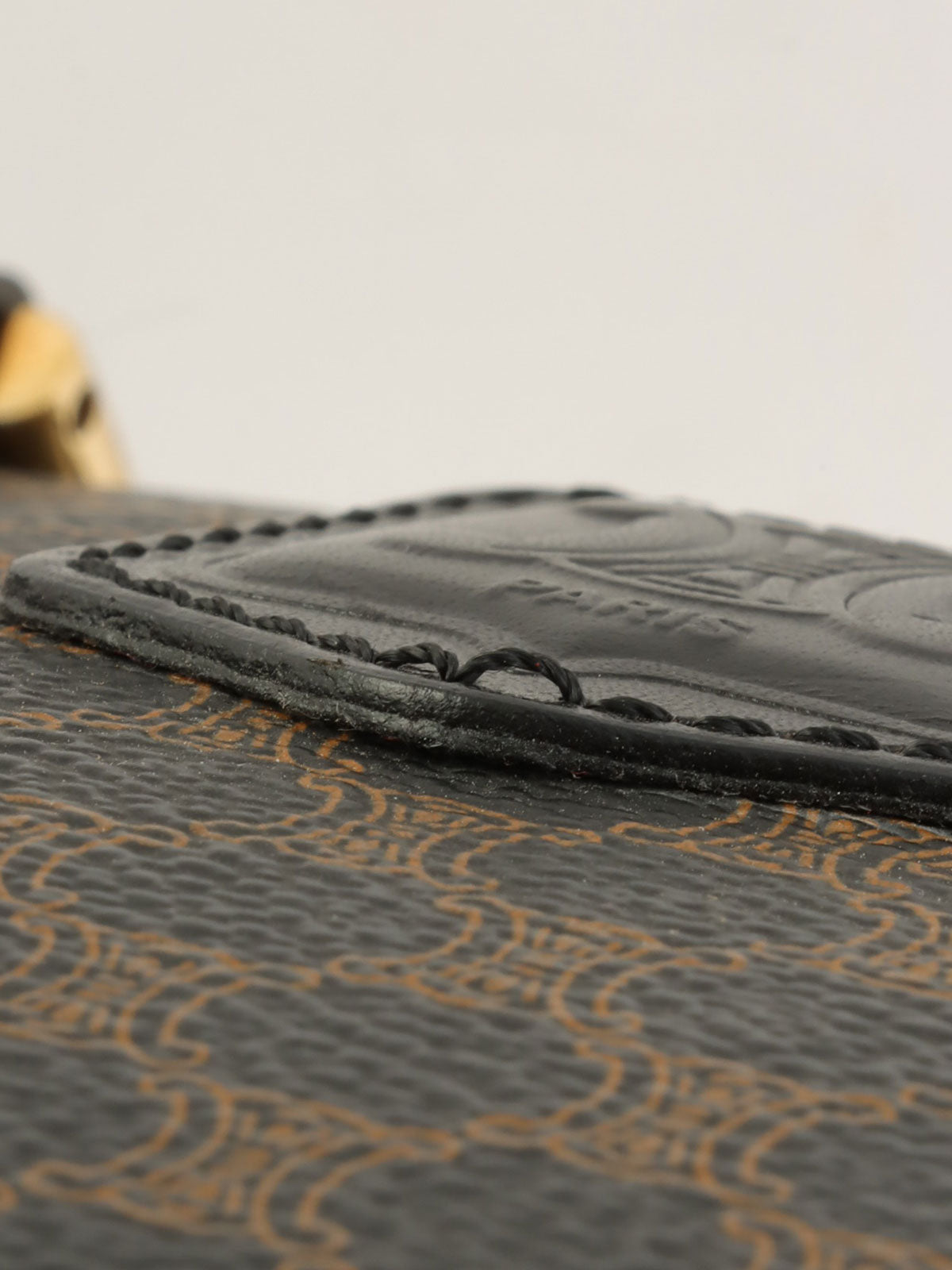 マカダムパターンロゴエンボスミニボストンバッグ ブラウン