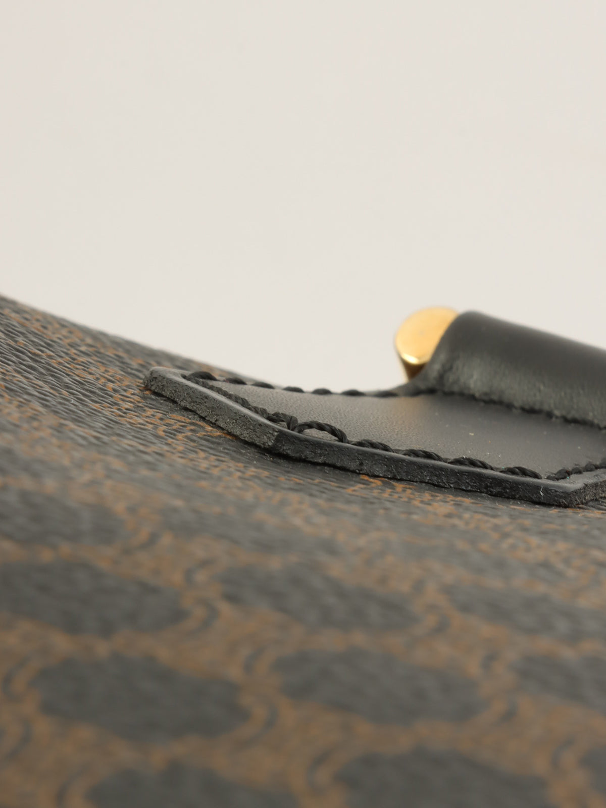 マカダムパターンロゴエンボスミニボストンバッグ ブラウン