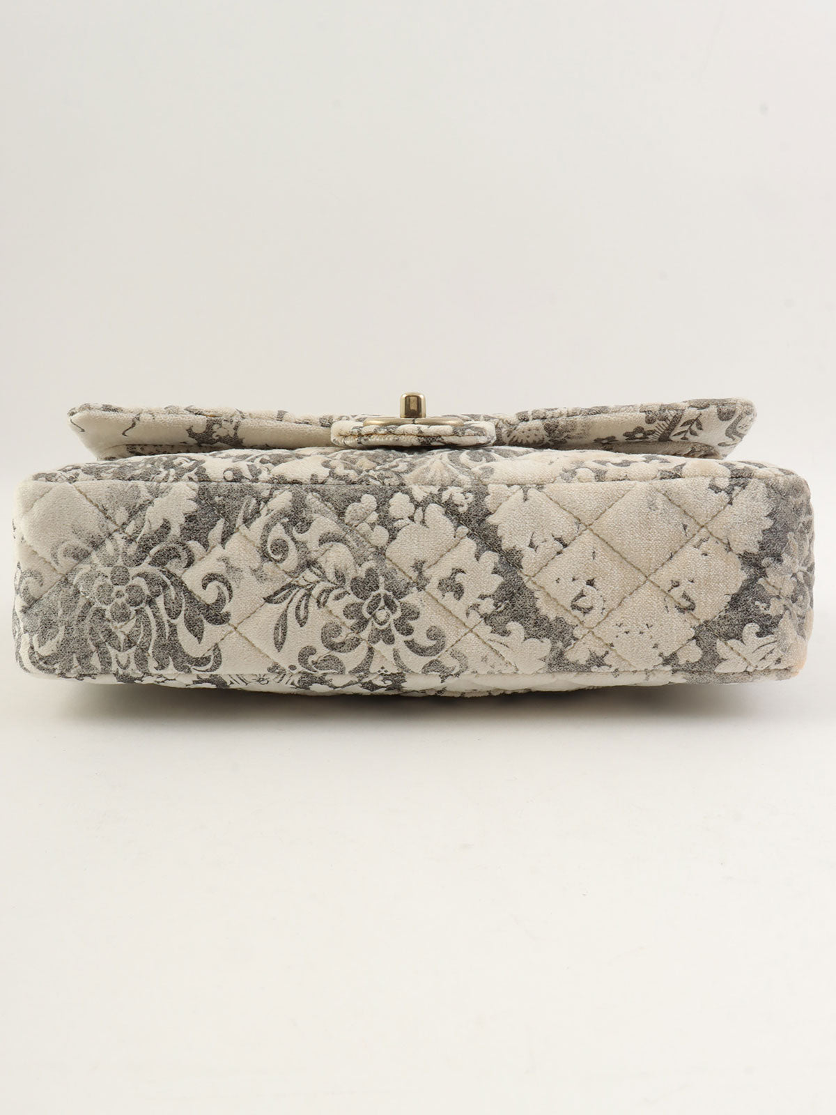 2009年丝绒花纹经典翻盖链条包，25厘米