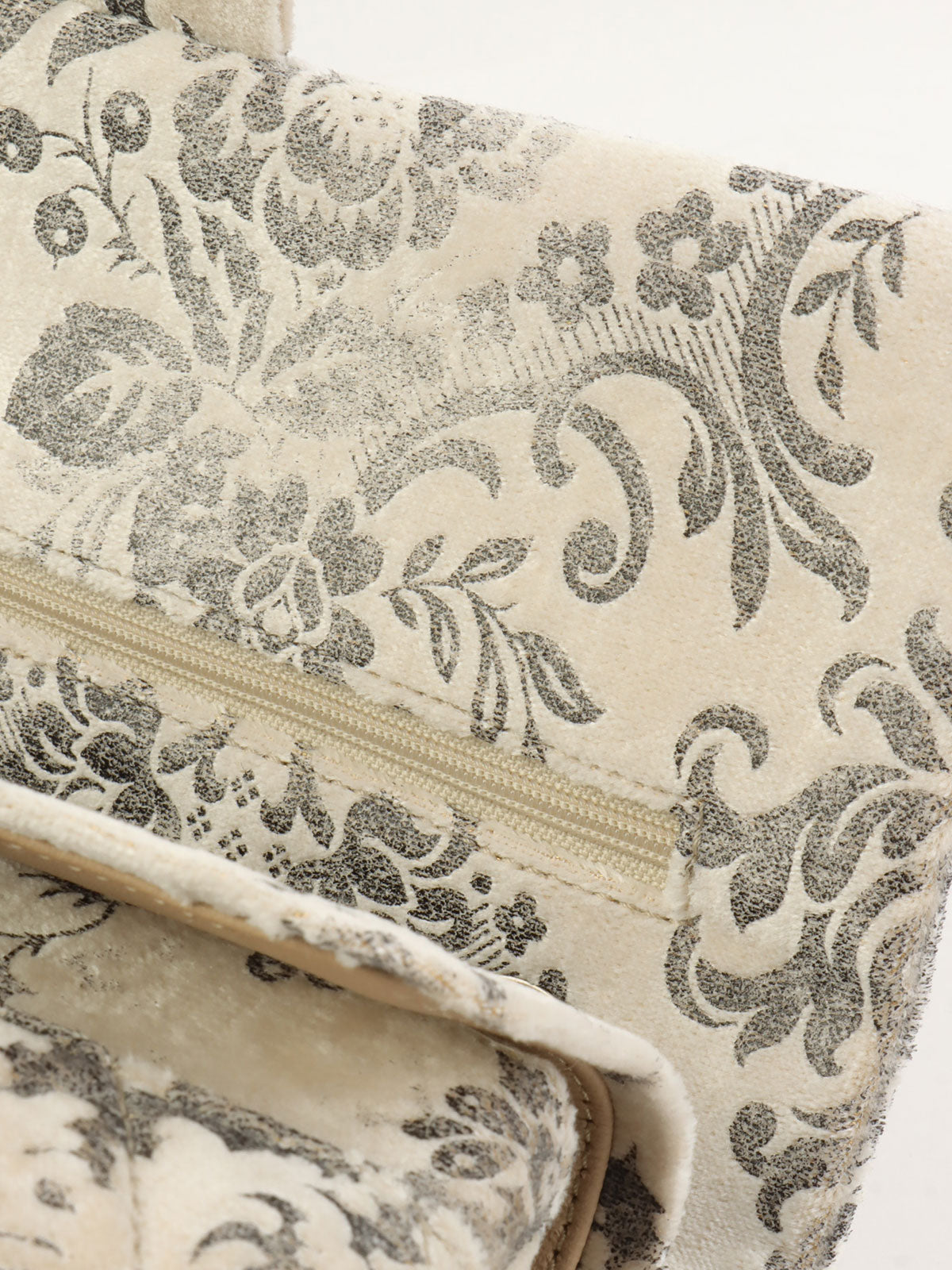 2009年丝绒花纹经典翻盖链条包，25厘米