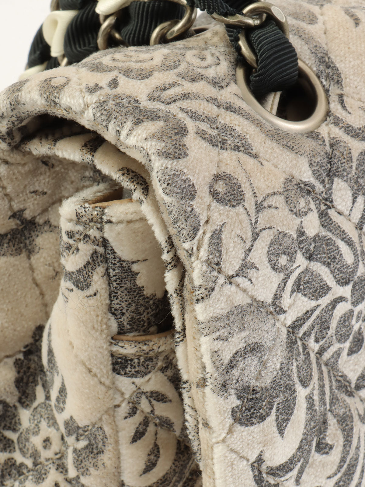 2009年頃製 ベロアフラワーパターンクラシックフラップチェーンバッグ25cm