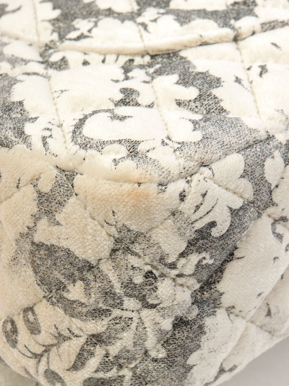 2009年頃製 ベロアフラワーパターンクラシックフラップチェーンバッグ25cm