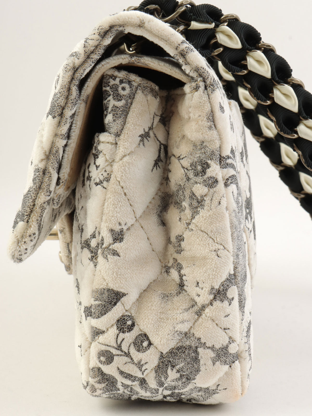 2009年丝绒花纹经典翻盖链条包，25厘米