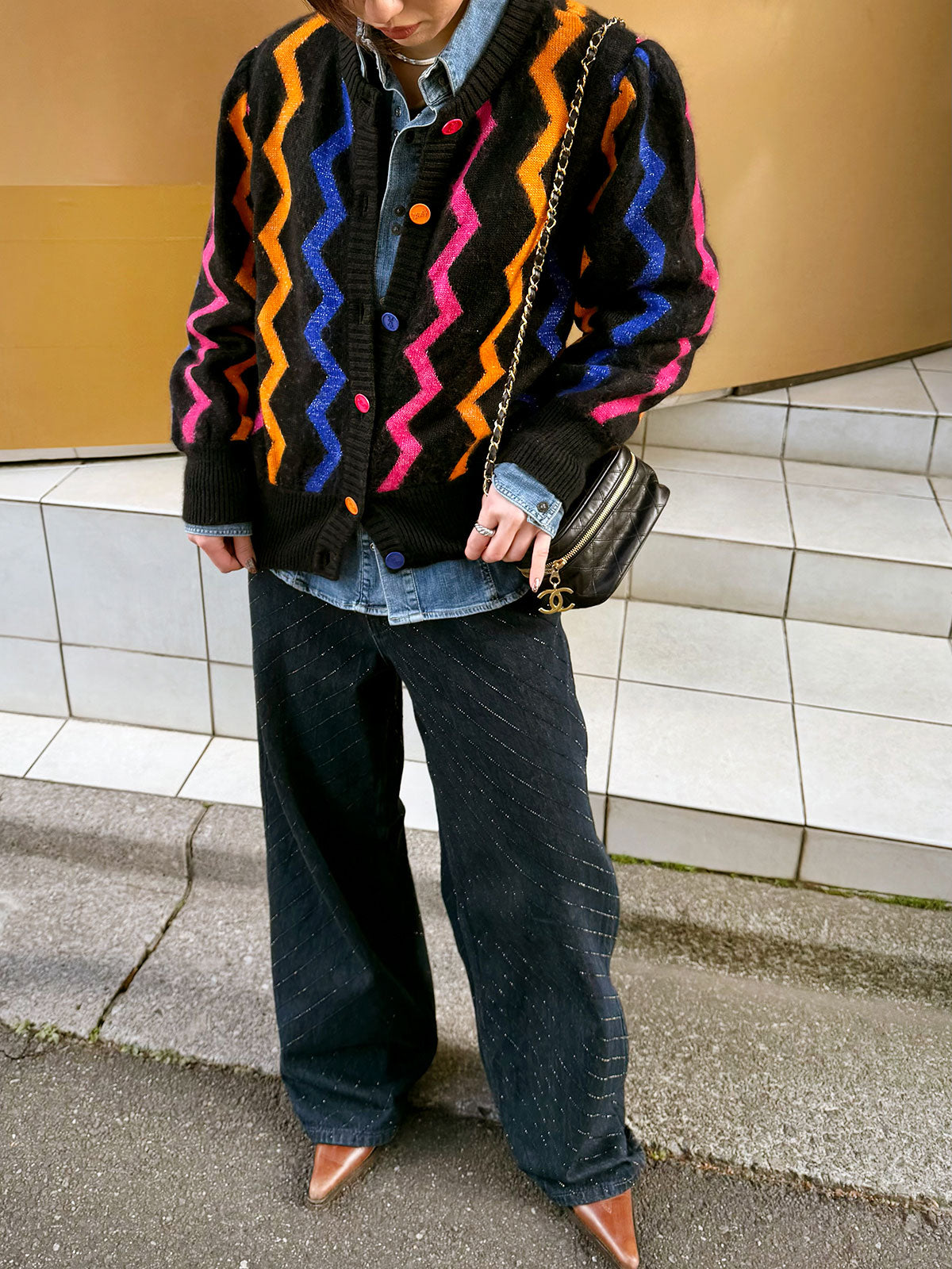 ジグザグロゴボタンカーディガン ブラック/マルチ