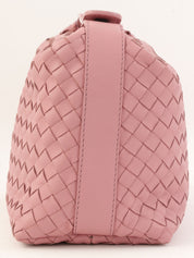 玫瑰色编织手提包