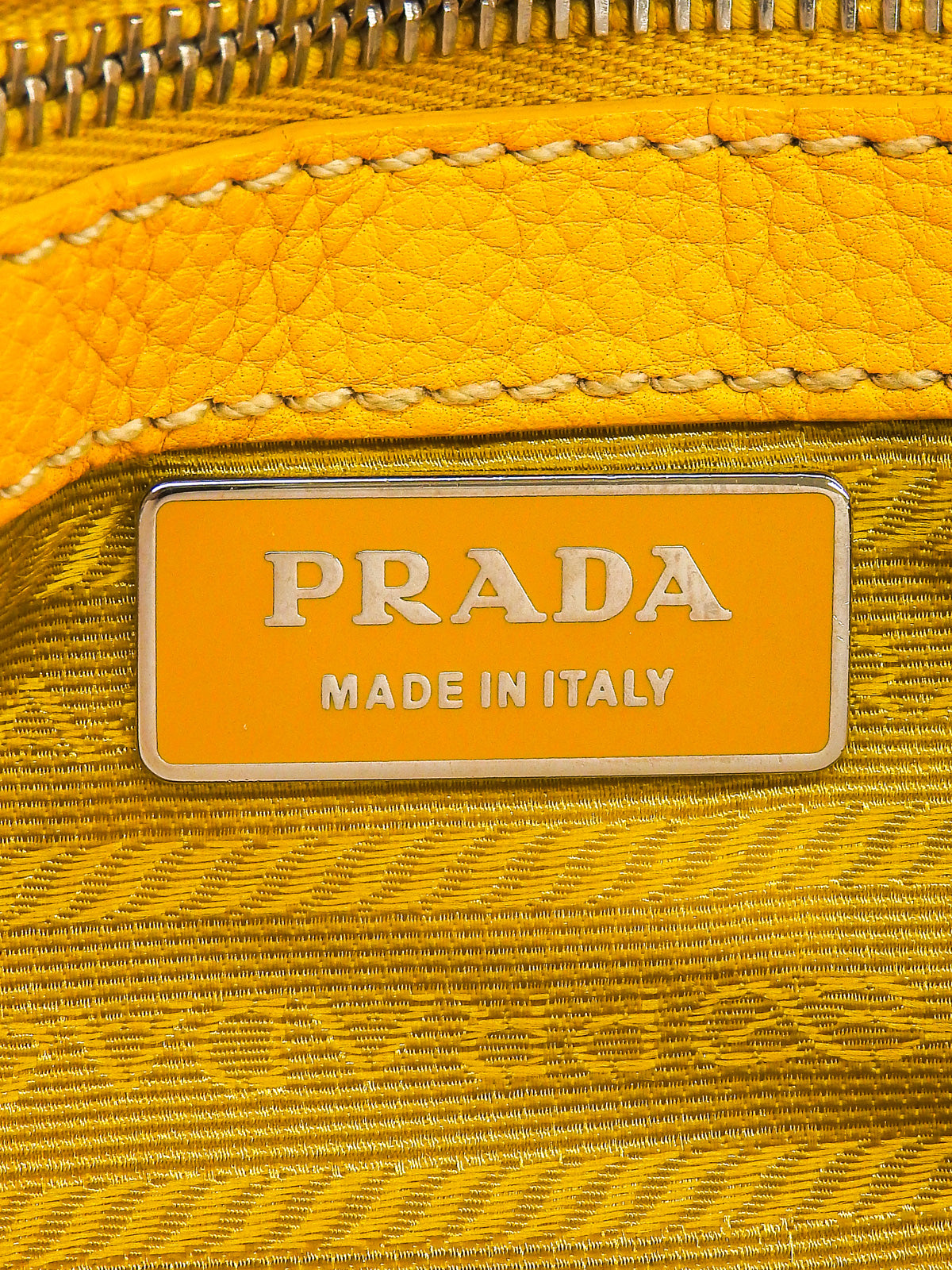 黄色皮革手提包