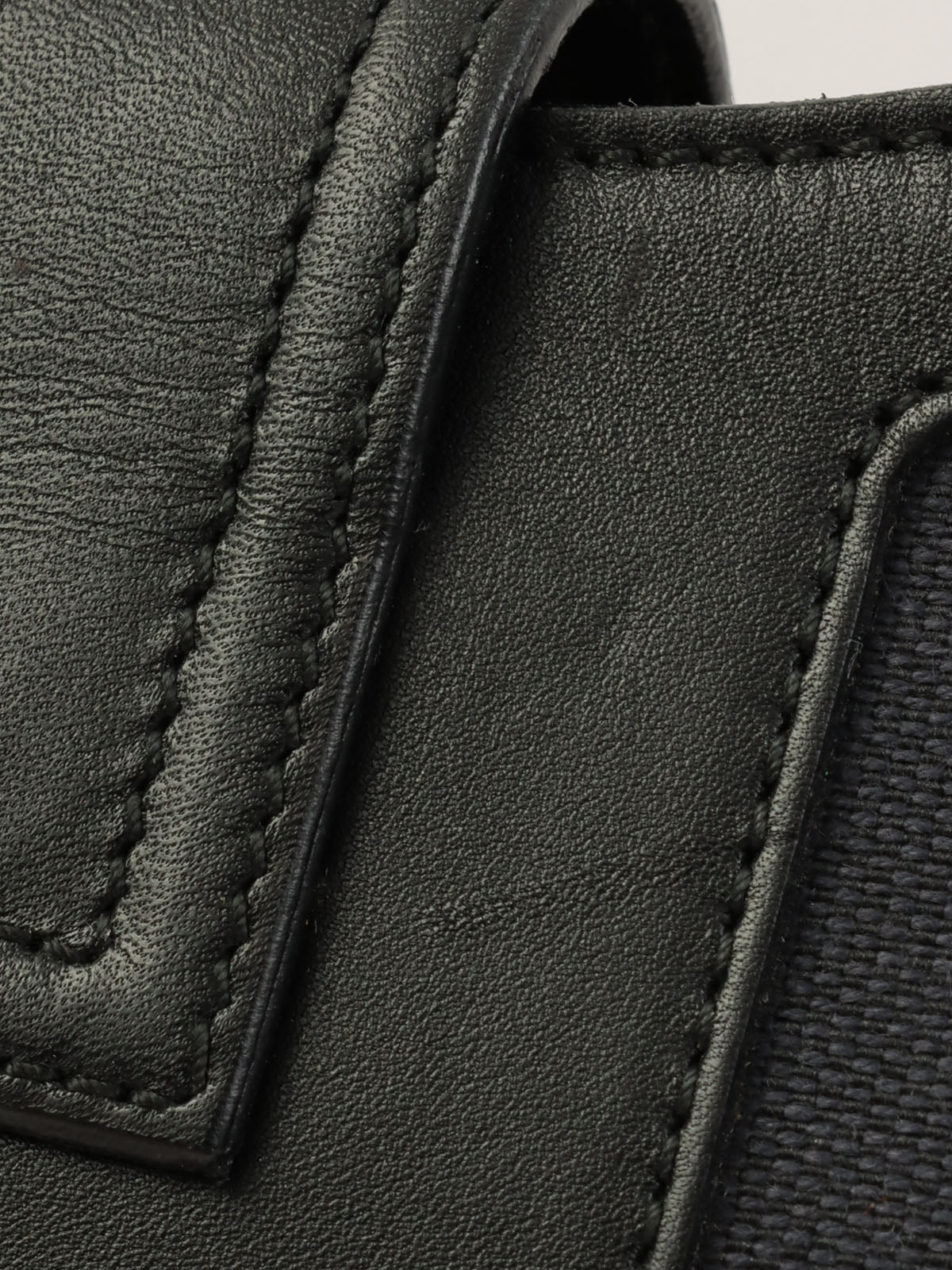 Gロゴプレートショルダーバッグ ネイビー