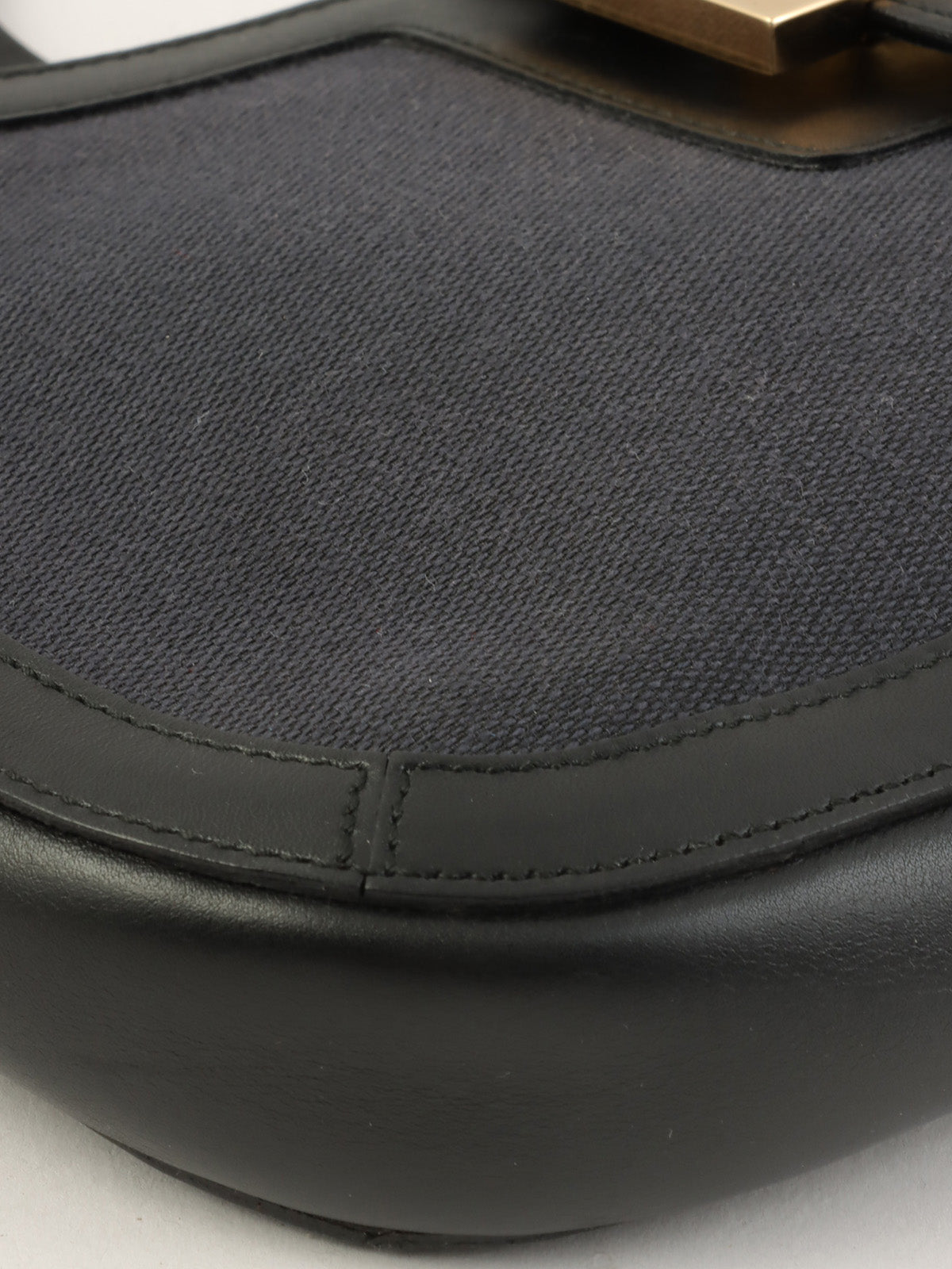 Gロゴプレートショルダーバッグ ネイビー