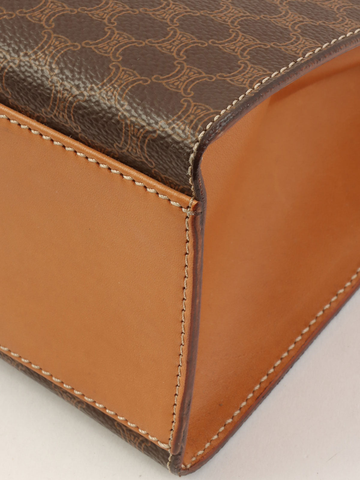 棕色沥青图案旋转锁扣式Logo铭牌双向袋