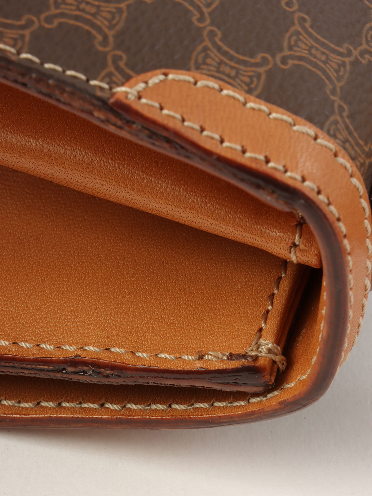 棕色沥青图案旋转锁扣式Logo铭牌双向袋