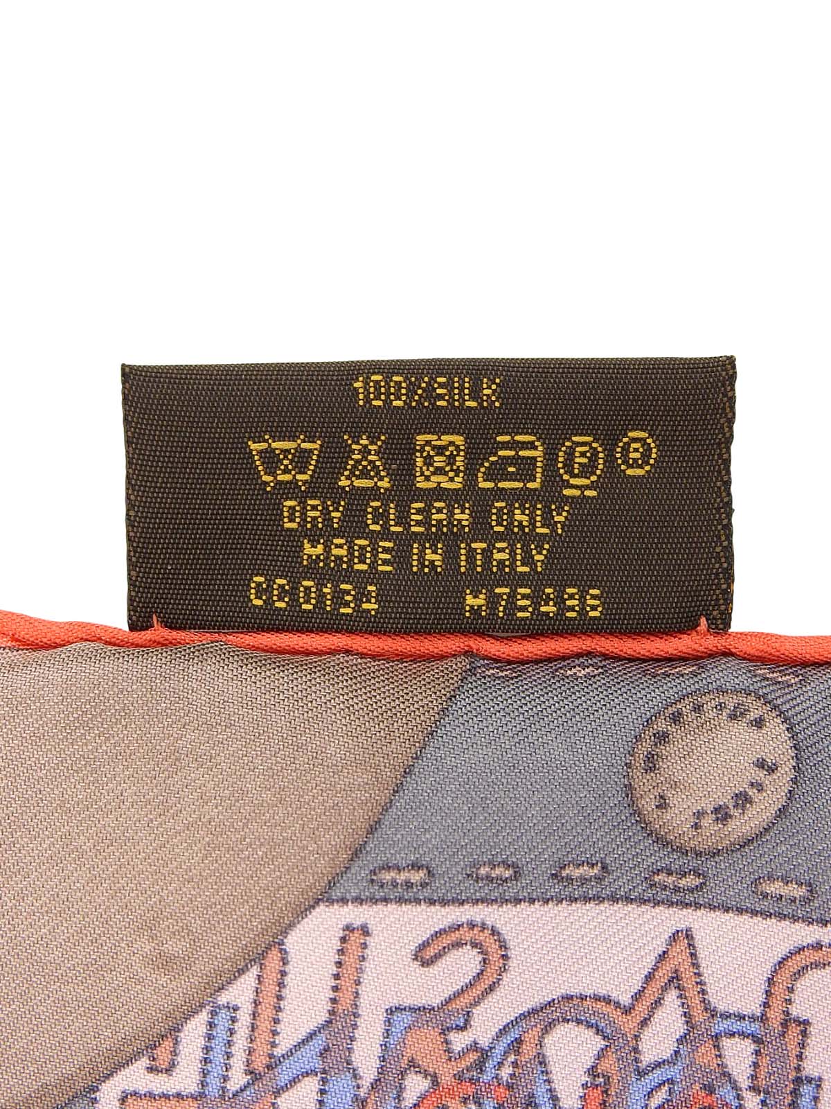 粉色真丝字母图案地图围巾