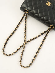 2021款鱼子酱纹经典翻盖链条包，23厘米，黑色