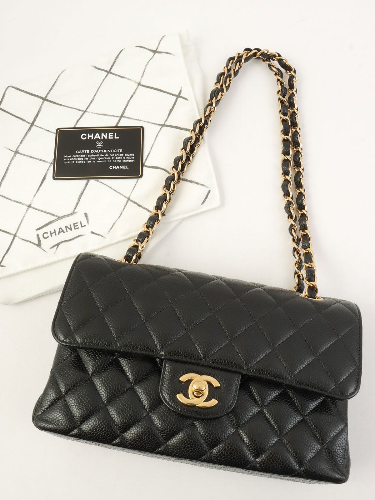 2021款鱼子酱纹经典翻盖链条包，23厘米，黑色