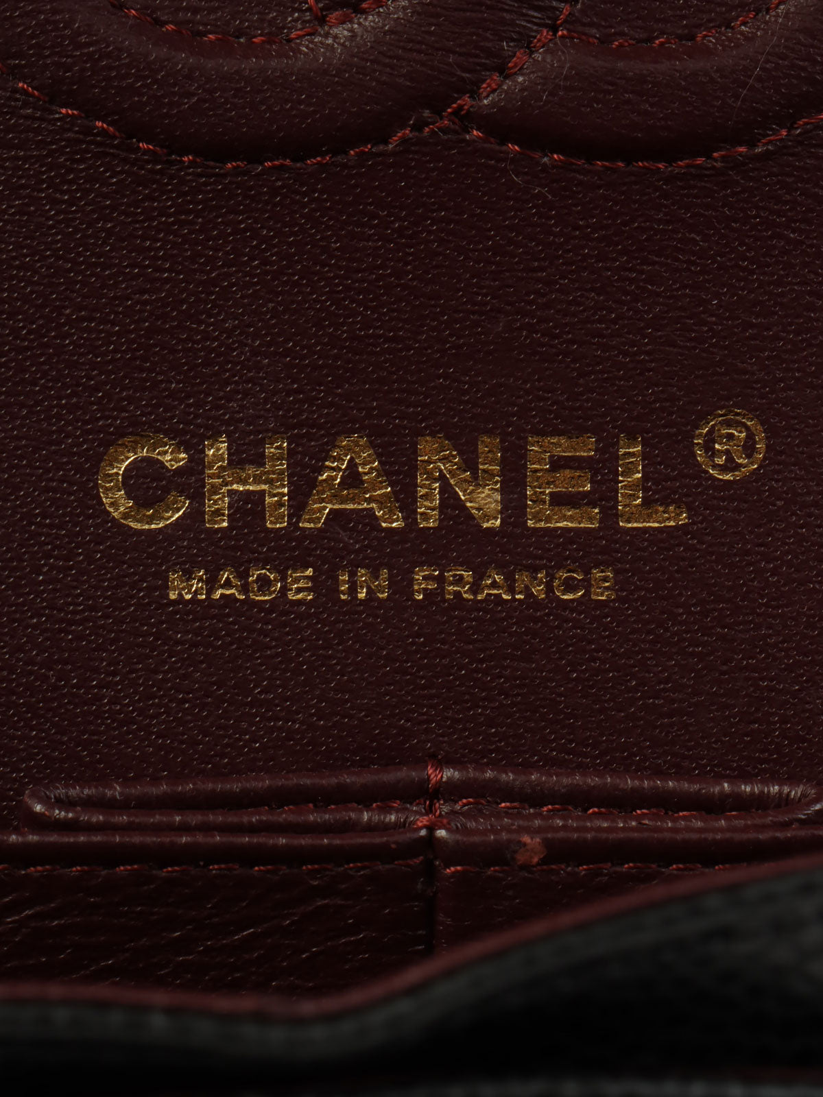 2021款鱼子酱纹经典翻盖链条包，23厘米，黑色