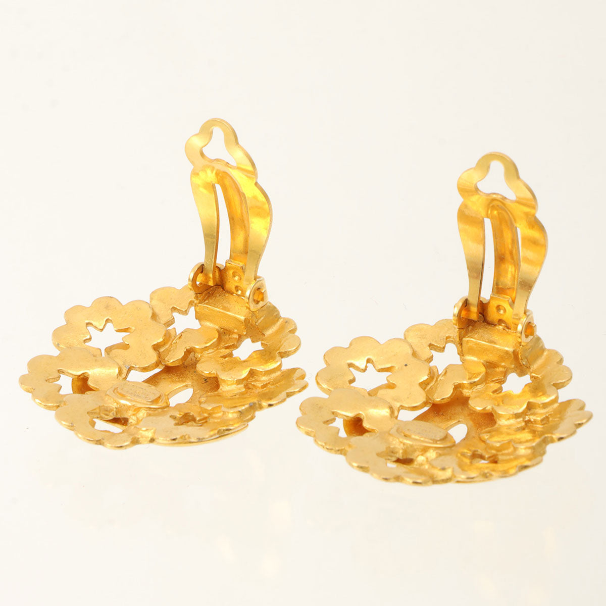 1996 Flower Motif CC Mark Earrings Gold