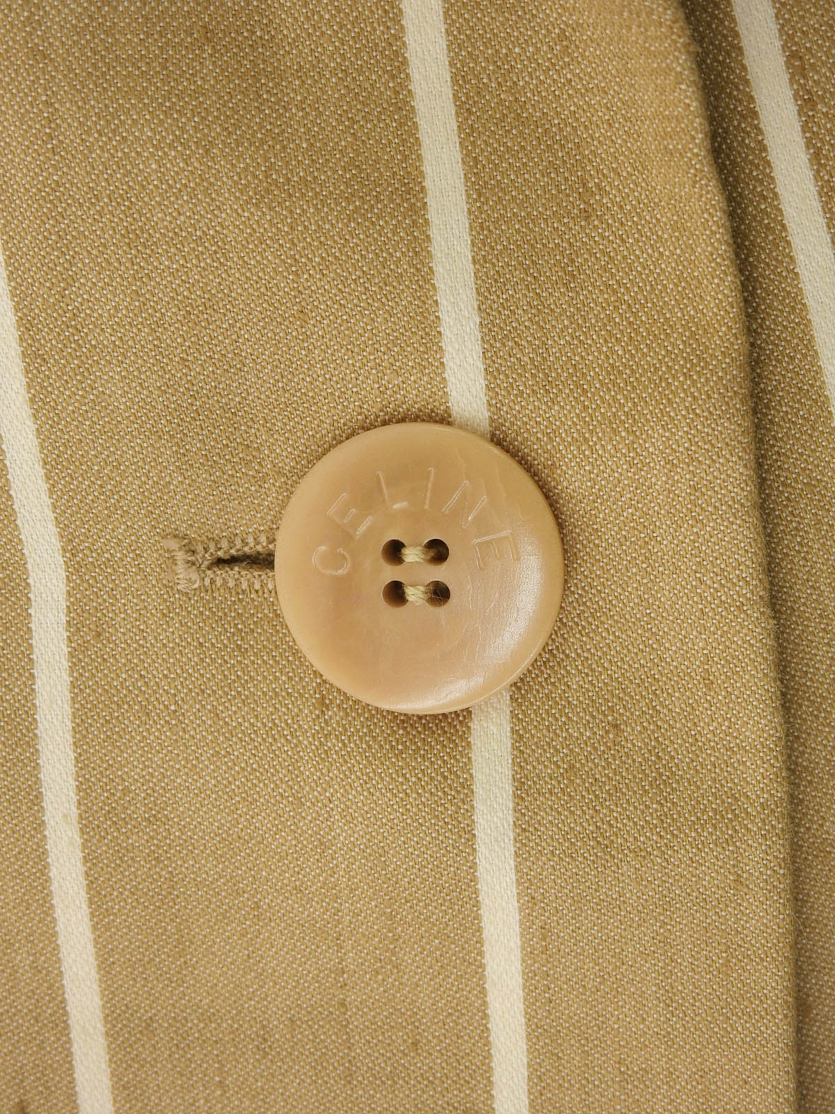 リネンストライプパターンロゴボタンセットアップ ベージュ/ホワイト